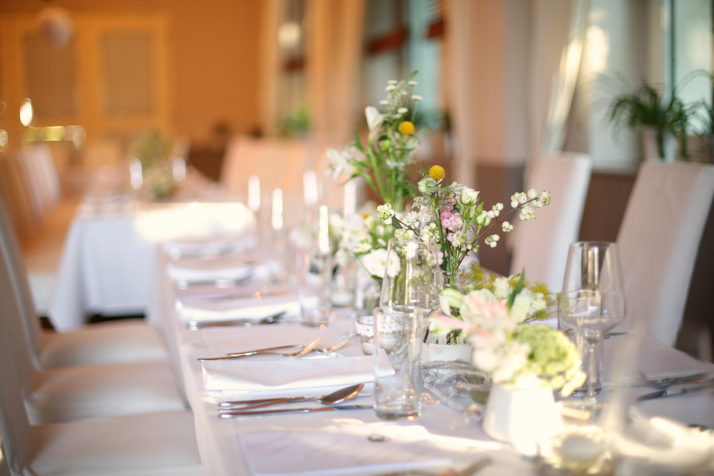 Elegant table in white with florals accents