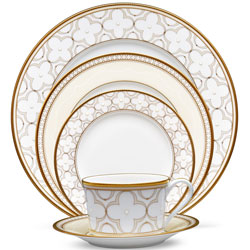 A photo of Trefolio Gold 5pc Place Setting