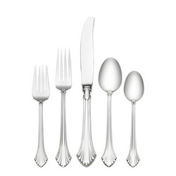 A photo of French Regency 5pc Dinner Setting, Oval Soup